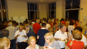 Les spectateurs et les choristesse restaurent 1
