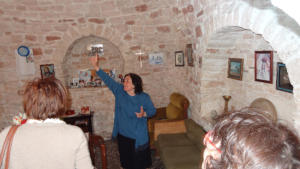 Grazia fait visiter son trullo