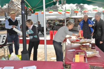 Petit déjeuner sur la place du marché