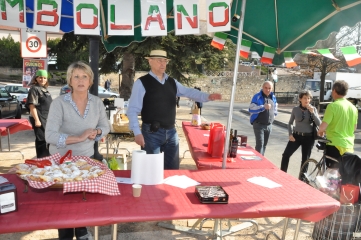 Petit déjeuner sur la place du marché