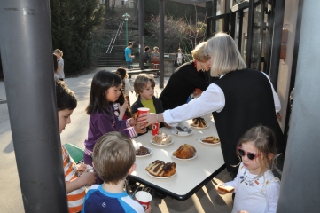 Les enfants goutent